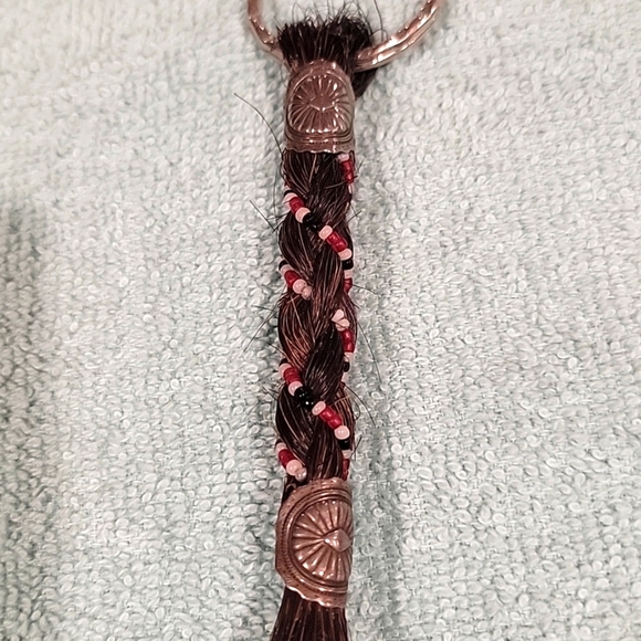 (J20) Horse hair key chain with accent beads - Picture 2 of 3